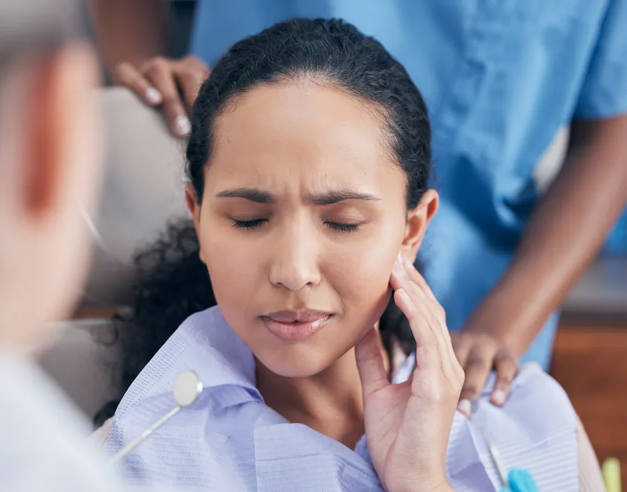 Patient with jaw discomfort at a consultation